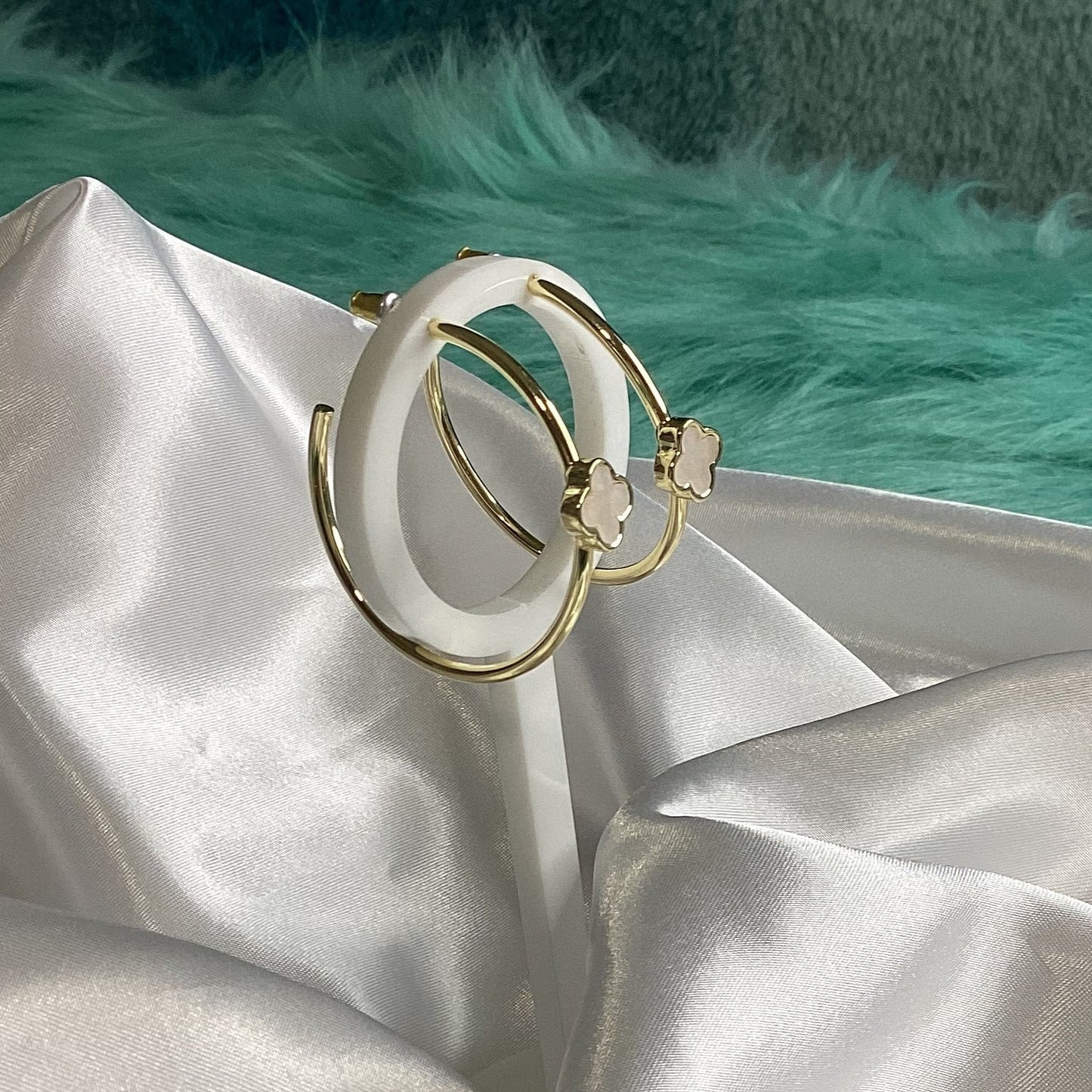 Clover Hoop Earrings-White/Gold